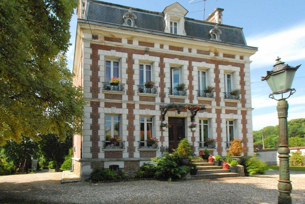 Bed & Breakfast Le Domaine Des Pres Du Hom 4*