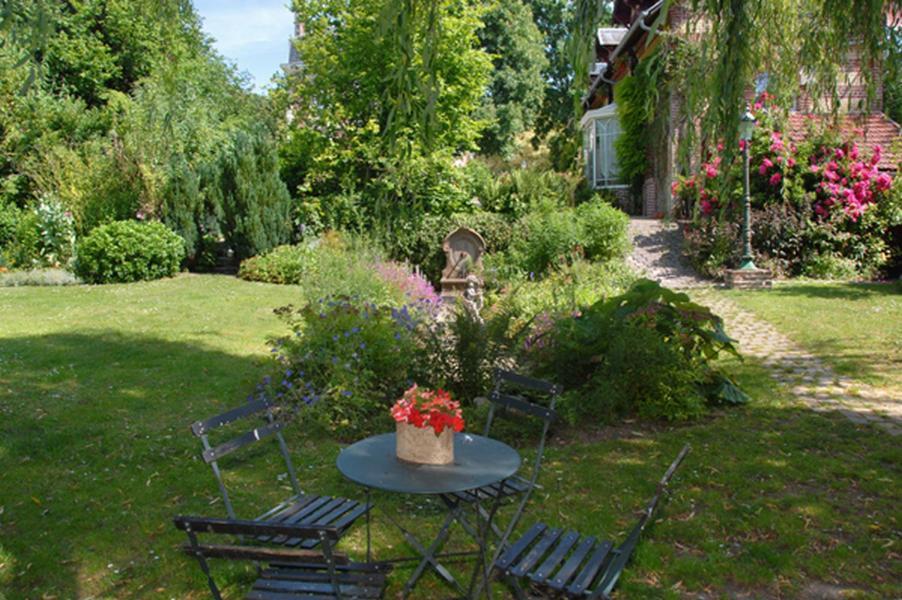 Le Domaine Des Pres Du Hom Bed & Breakfast Bézu-Saint-Éloi
