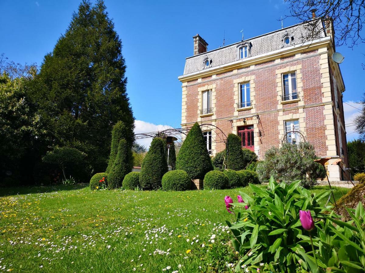 Le Domaine Des Pres Du Hom Bed & Breakfast Bézu-Saint-Éloi
